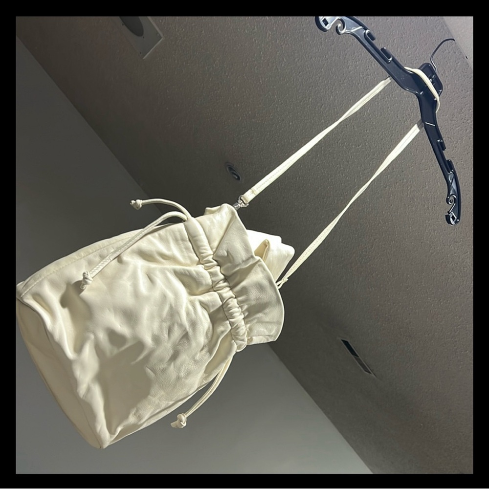 ZARA NWOT- cross body pouch bucket bag ivory with handles and removable straps